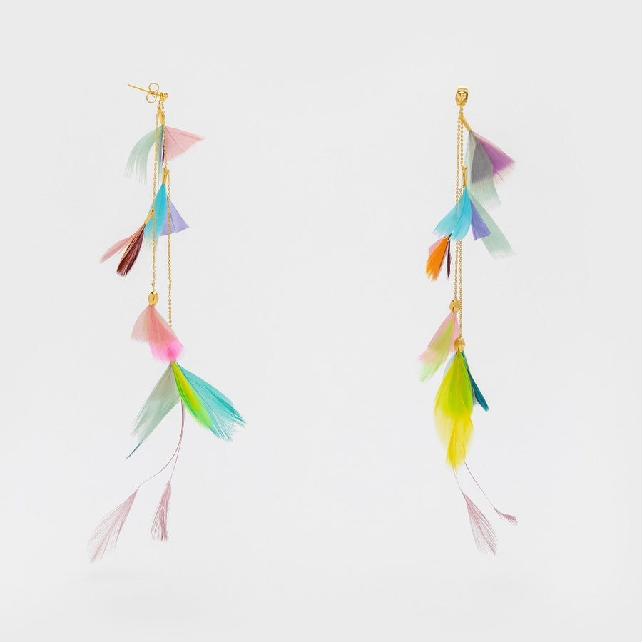 Boucles d'oreilles Plumes colorées et longues chaines dorées