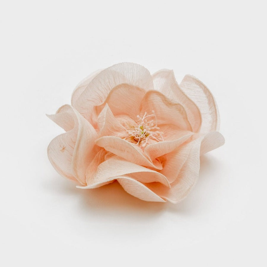 broche fleur Rosier en mousseline de soie rosée poudré